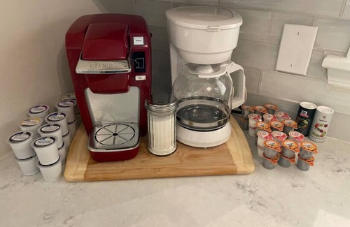 Athens House | 🌟No Stairs, 86” TVs, King Beds & Massage Near UGA🌟