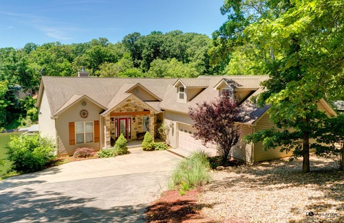Rocky Mount House | NO WAKE COVE! 7bed/5baths, Gameroom, Bar, Dining seats 22! Sleeps 22!