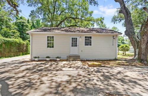 Mississippi City House | NO WORRIES! Beachy cottage 5 Minute walk to beach