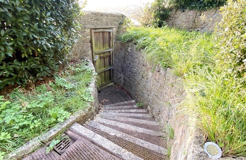 Torquay City Centre Cottage | No1 Marina Court - Sea View Apartment - sleeps 4 guests in 2 bedrooms