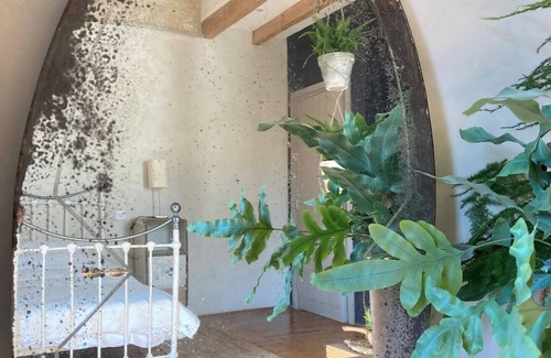 Mansle Bed & Breakfast | No12 is a unique, riverside boutique B&B. Rm2