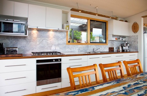 Dennes Point House | No41 Dennes Point -Beach holiday home