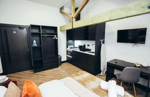 Derby Apartment | No46 Stylish City Studio Apartment, By DerBnB