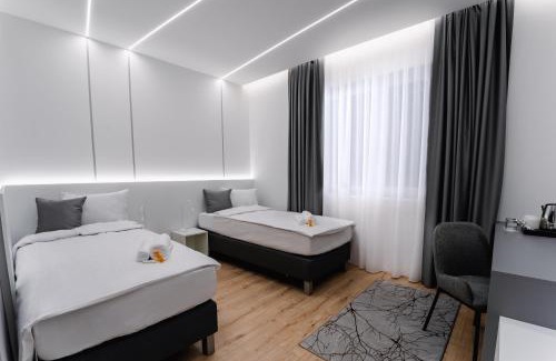 Vecses Hotel | Noa Panzio