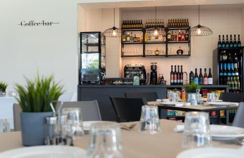 Vecses Hotel | Noa Panzio
