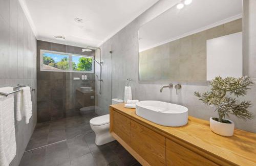 Port Macquarie Villa | Noahs Beach House - at Flynns