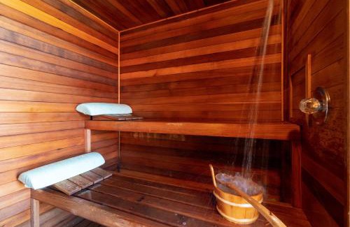 Kaanapali Bed & Breakfast | Noahs Hideaway Luxury B&B