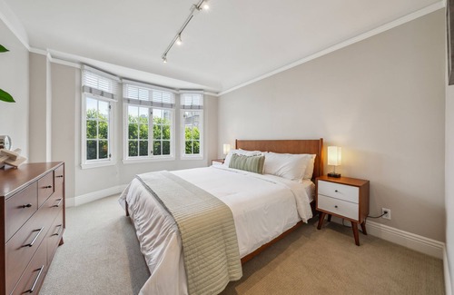 Nob Hill Apartment | Nob Hill 1 BR w/ Office by Anyplace - 11649