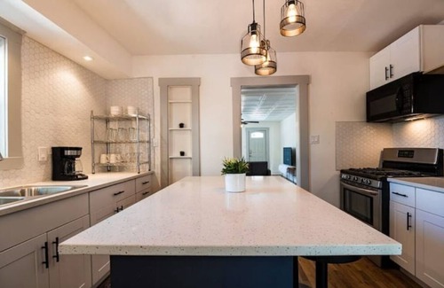 University Heights House | Nob Hill/UNM Luxury Remodeled House w/King Beds