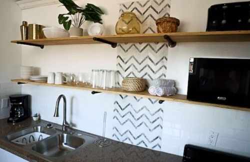 University Heights House | Nob Hill/UNM⭐️Unique Remodeled Apt🛏️King Bed