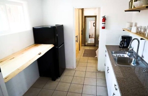 University Heights House | Nob Hill/UNM⭐️Unique Remodeled Apt🛏️King Bed