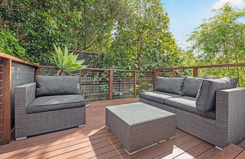 Brisbane Apartment | Noble House ~ 2 Bed/1Bath/1 Car ~ Parklands + Transport