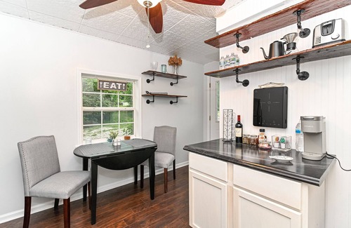 Noblesville House | Noblesville Tiny House, golf, kayaks, close to hiking, golf, waterfront!