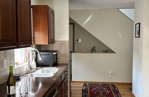 Wonderland Lake House | NOBO 4 bedroom, spacious yard, walk to market, restaurants, trails, downtown bus