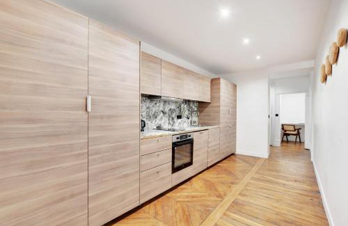 Saint-Thomas-d'Aquin Apartment | NoChichi-Collections - Café de Flore