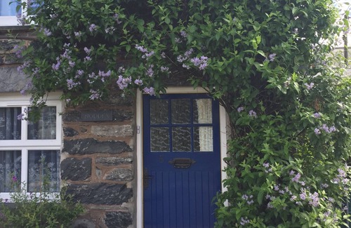 Penmachno Cottage | Noddfa - A romantic Snowdonia country cottage.
