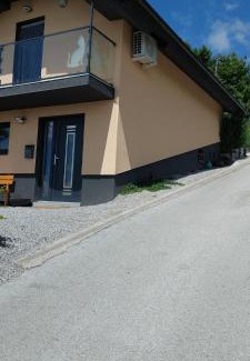 Srednje Grcevje Apartment | Nogica