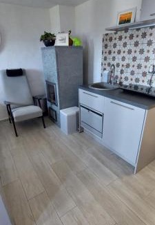 Srednje Grcevje Apartment | Nogica