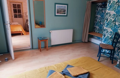 Journiac Bed & Breakfast | Noha e Majofa, suite convertible into family room in Périgord