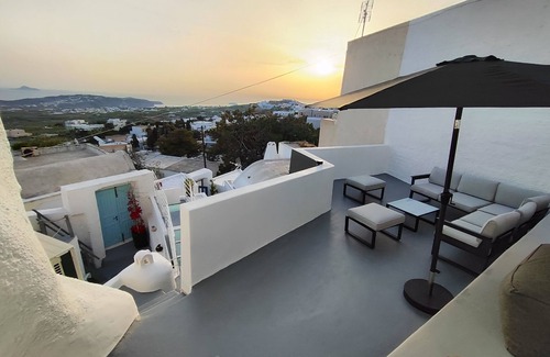 Pyrgos Villa | Noir Cave Villa in Traditional Settlement w/Private Hot Tub & Sunset Terrace!