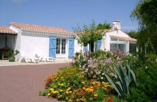 Noirmoutier-en-l'Ile Villa | NOIRMOUTIER - OLD - CHARMING VILLA IN FLOWER GARDEN - PROMOTION