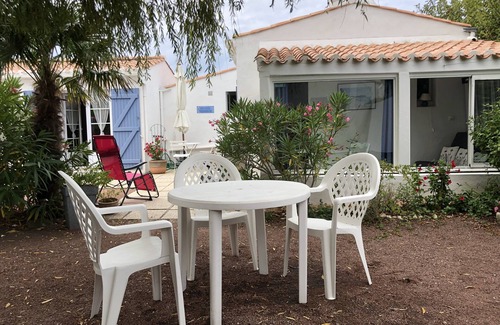 Noirmoutier-en-l'Ile Villa | NOIRMOUTIER - OLD - CHARMING VILLA IN FLOWER GARDEN - PROMOTION
