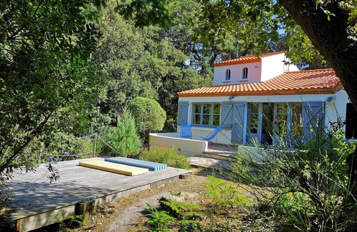 Noirmoutier-en-l'Ile House | Noirmoutier - Heart of the Bois de la Chaize - 6 Bedrooms - 100m from the beach