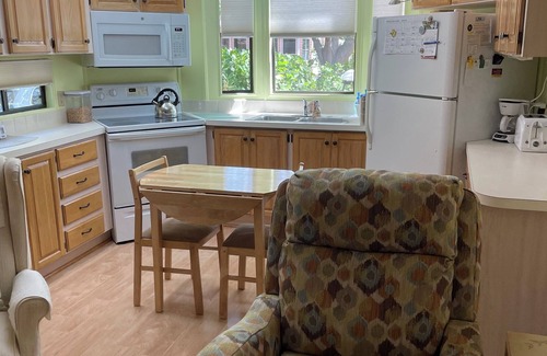 Nokomis House | Nokomis FL resort lifestyle. 3 miles to beaches, restaurants, shopping.