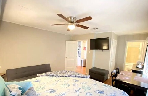 Hattiesburg House | NOLA Bungalow - Nice Courtyard, Centrally Located