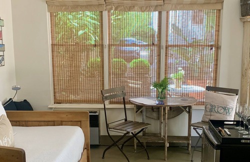 Audubon Cottage | Nola Cottage - Safe, Convenient Area/Sleeps 3/Brand New Bath/Walk To Tulane
