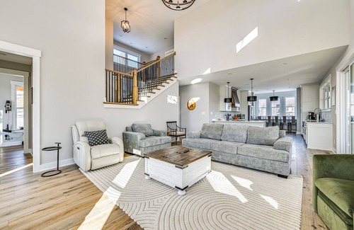 Clarkson House | Nolin Lake Family Retreat: Deck, Fire Pit & Games!