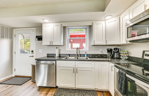 Clarkson House | Nolin Lake Home w/Decks & Fire Pit in Clarkson!