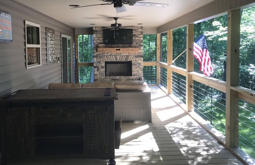 Bee Spring House | Nolin Lake Mammoth Cave Nat'l Park Escape