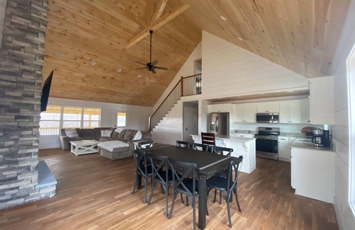 Lindseyville House | Nolin Lake Retreat with Gorgeous Lake View