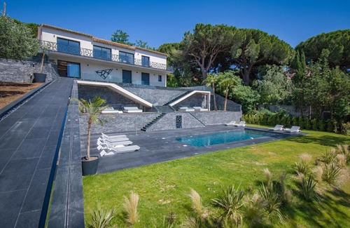 Cannes La Bocca House | Nom