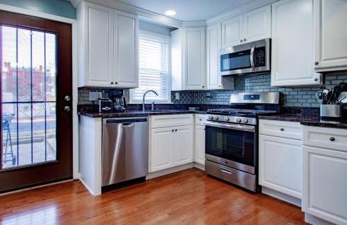 Near Northeast House | NoMA 3BR Townhome - UnionMarket H St Streetcar