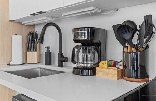 Truxton Circle Apartment | NoMa Convenience /Close to METRO + Union Market