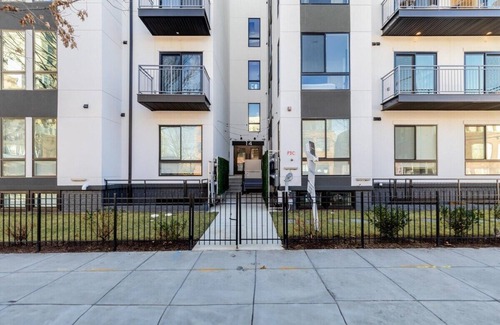 Truxton Circle Apartment | NoMa Convenience /Close to METRO + Union Market