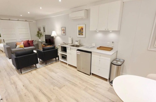 Near Northeast Apartment | NoMa Worries! Summary