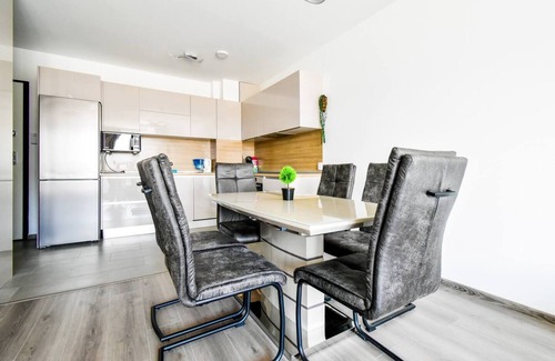 Iskar Apartment | Nomad Friendly | Modern Complex | Next to Metro