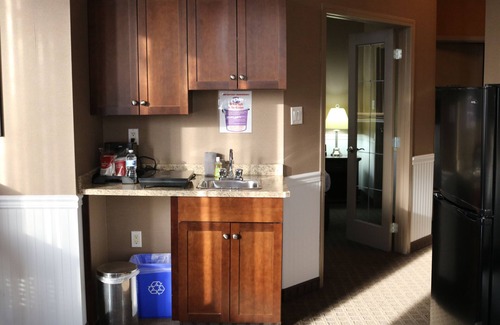 Fort McMurray Hotel | Nomad Hotel and Suites