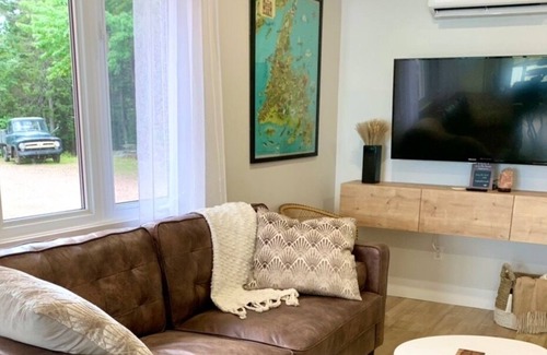 Dover Cottage | Nomad’s Nook: Cozy, private oceanfront cottage surrounded by nature w/ fire pit