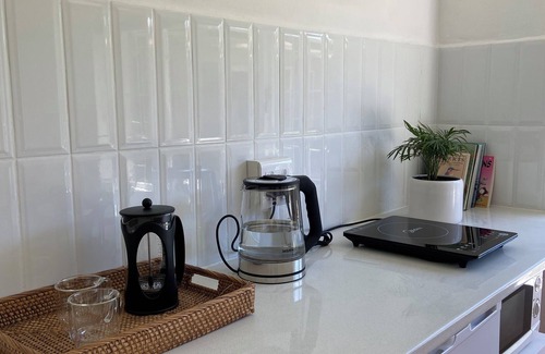 Claremont Cottage | Nomads! Workspace, WiFi, Cafes, Co-working, Table Mtn. Mnthly discounts!