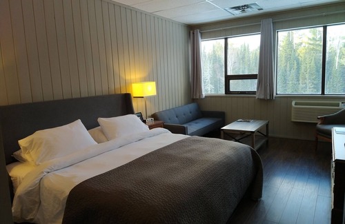 Harcourt Resort | Nomi - 304 King Suite