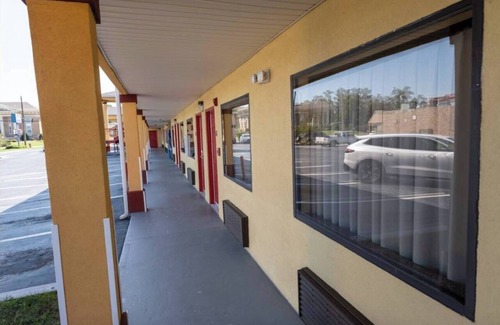 Hawkinsville Apartment | NON SMOKING DOUBLE SUITE #2