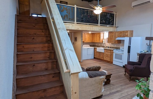 Pueblo Cottage | Non Smoking Renovated Historic Stone Cottage, 5min to the Riverwalk .
