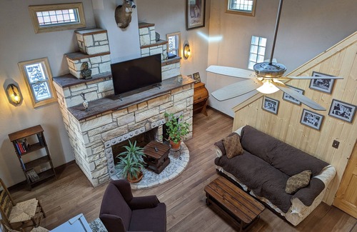 Pueblo Cottage | Non Smoking Renovated Historic Stone Cottage, 5min to the Riverwalk .