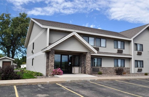 Thorp Hotel | Non-smoking Single King Executive at FairBridge Inn & Suites Thorp