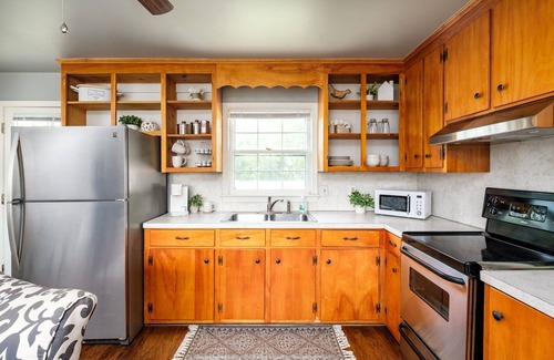 Waynesboro House | Nona's Cottage-Waynesboro/Shenandoah Valley, VA