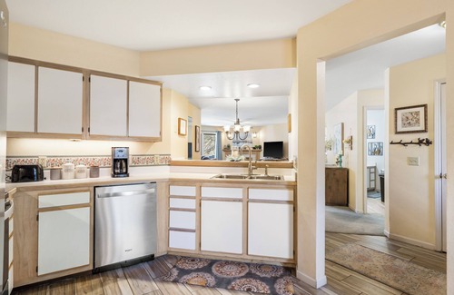 Table Rock Condo | Nonnie's Nest - Check In & Check Out at Noon!